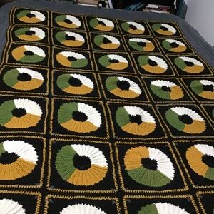 Vintage Handmade‎ Afghan Blanket Retro Circles 70x43” Green Gold Black White
